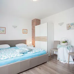 https://apartment-studio-sole.in-istria.net